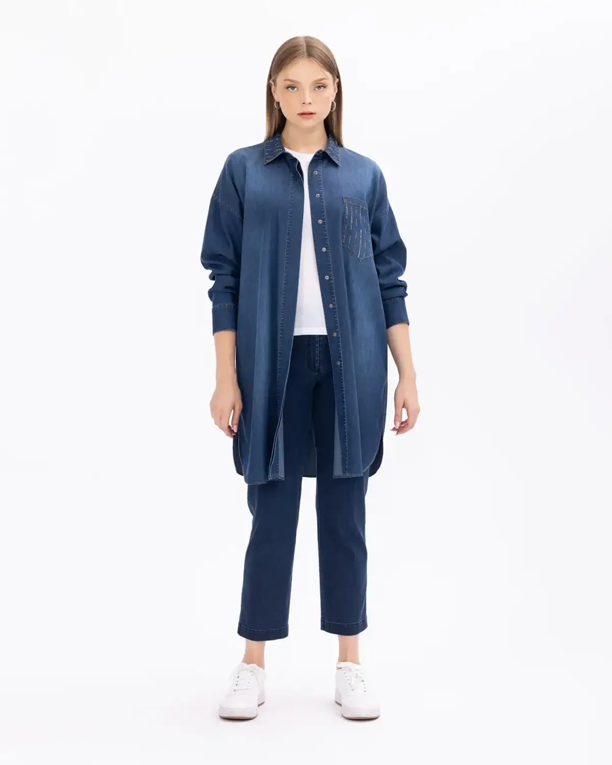 Plus Size High-Waisted Slim Fit Jeans with Modern Tapered Legs and Pockets in Dark Blue