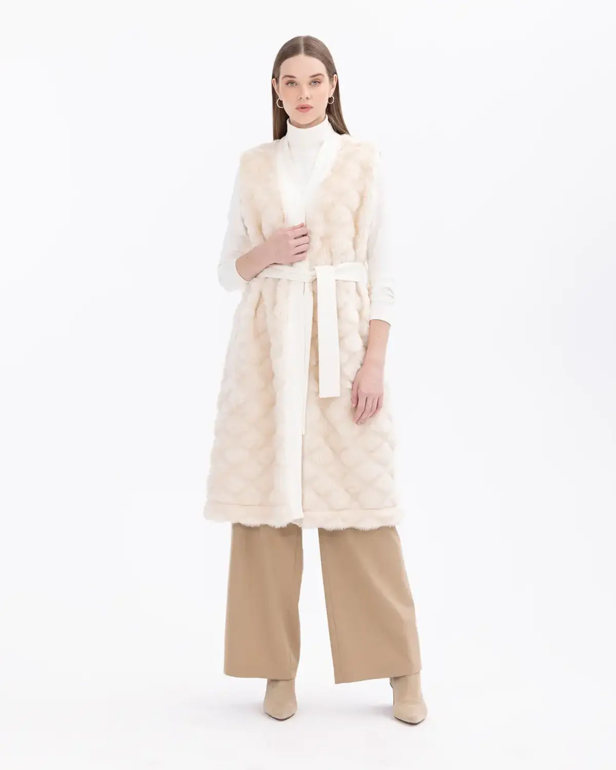 Кремовая женская безрукавка из мягкого меха с поясом, до колена, для холодной погоды, стильный и комфортный выбор