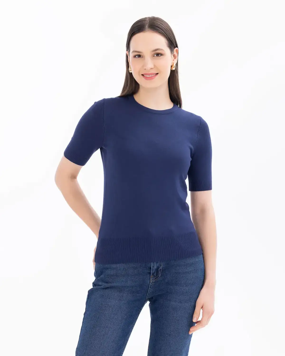 بلوز تريكو أساسي بقصة قصيرة وأزرار للنساء بلون أسود أو كحلي