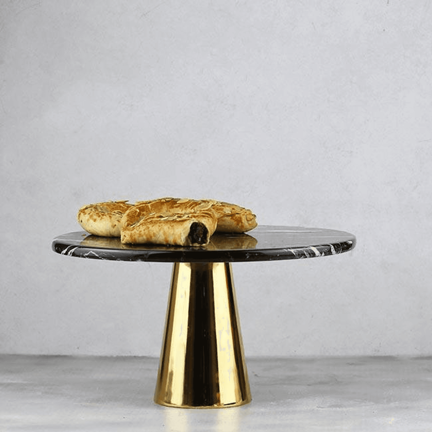 Akayev Mermer 28 Cm Altın Konik Ayak Siyah Sunumluk