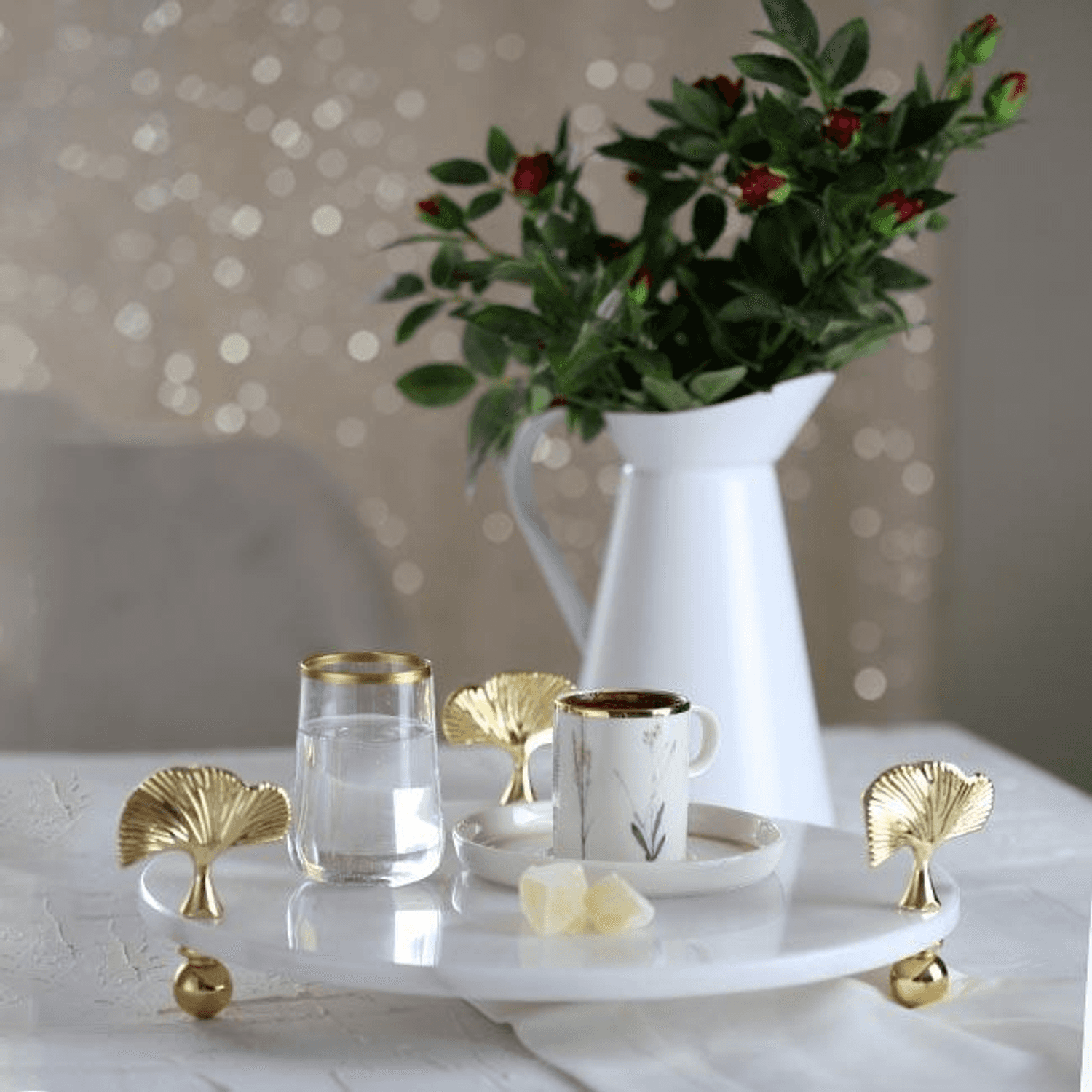 Кругла мармурова тарілка з золотими ніжками Ginkgo, 30 см, ручна робота, 100% мармур, естетичний дизайн для вашого інтер'єру