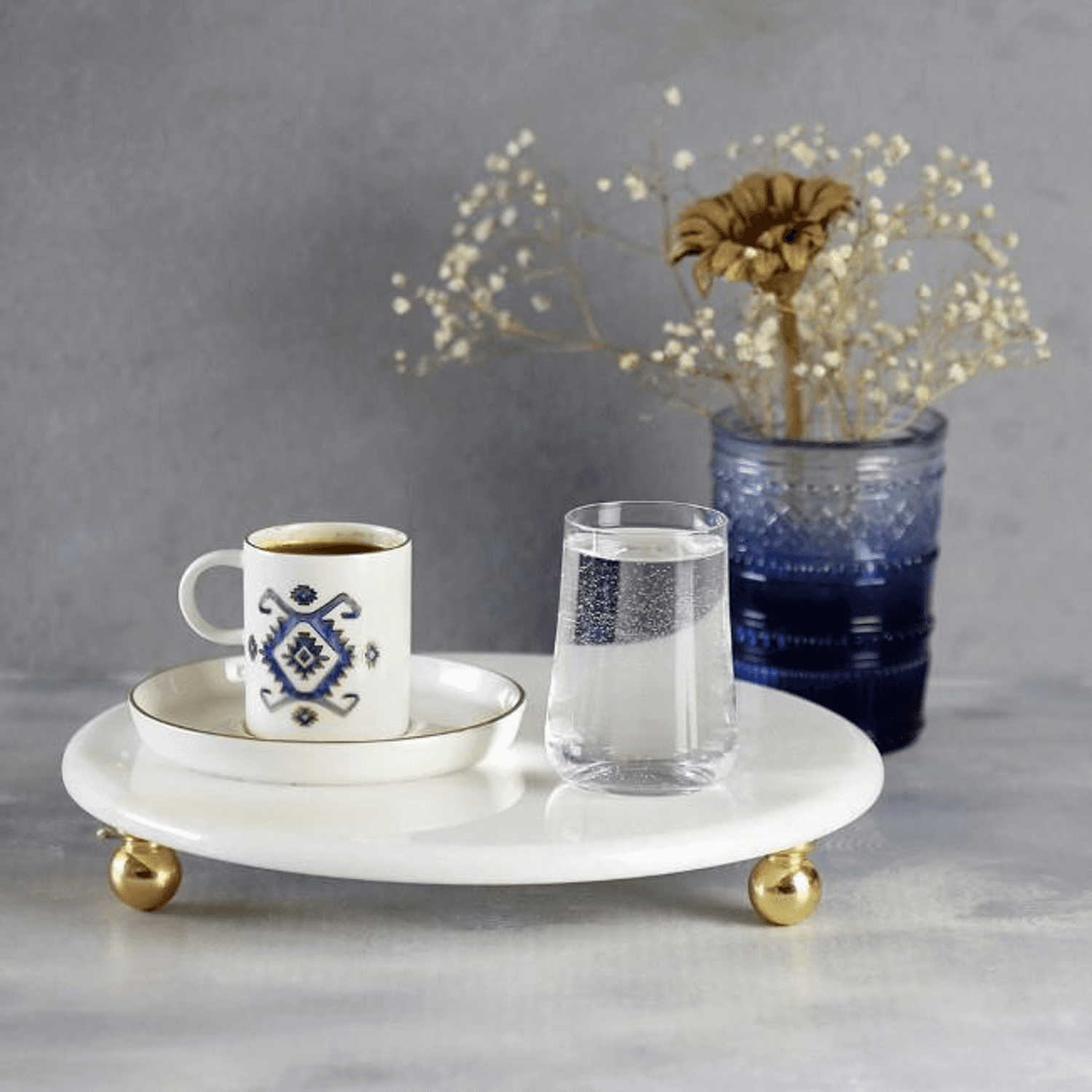 سيراميك أكاييف مارمر الأبيض 20 سم مع قاعدة خرز ذهبية للتقديم الفاخر