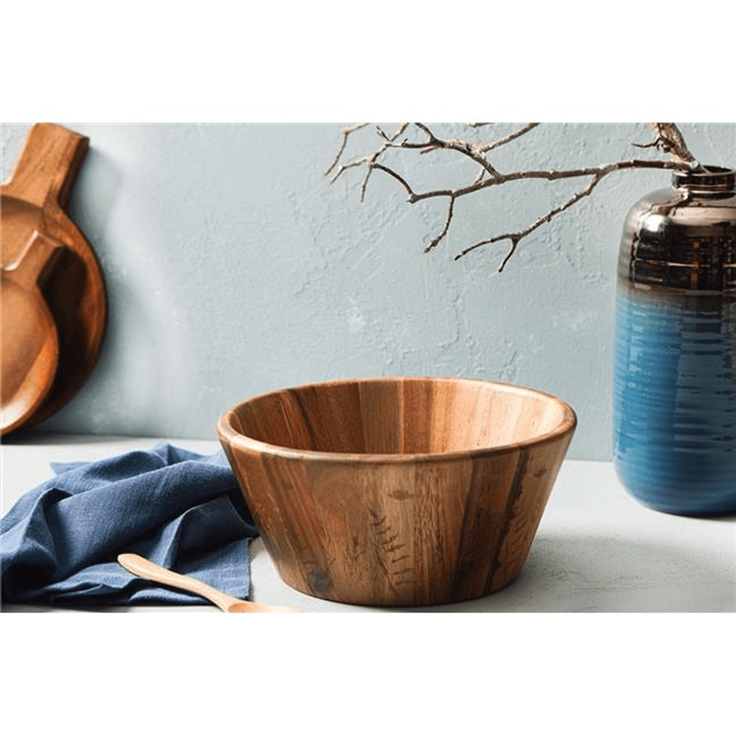 وعاء بورلاند وود فلاور من الأكاسيا 24 سم، لا يتحمل الغسيل في غسالة الصحون، يجب تنظيفه فورًا برفق بعد الاستخدام
