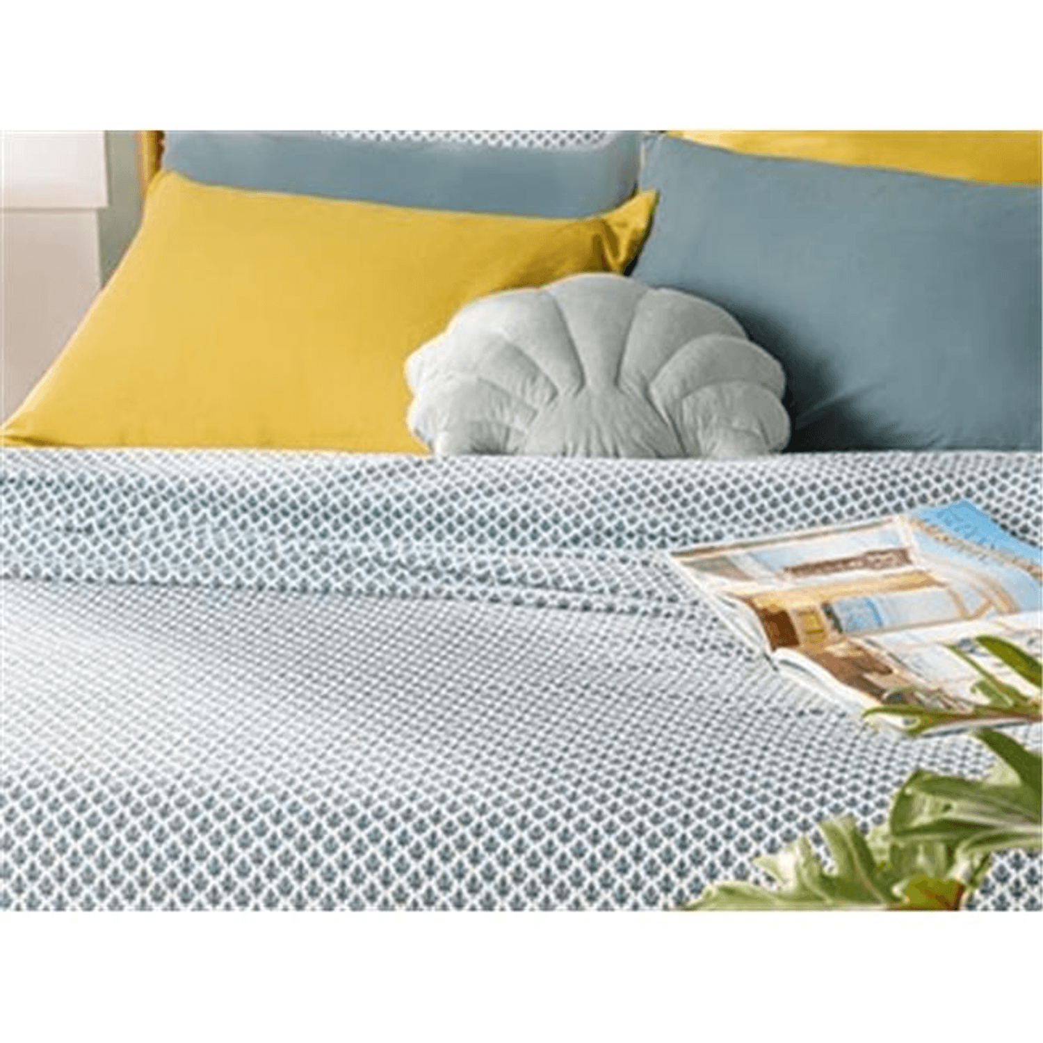 Двоспальне покривало English Home Petit Florets 200x220 см, темно-зелене, 100% бавовна, було пошито з урахуванням простоти та стилю