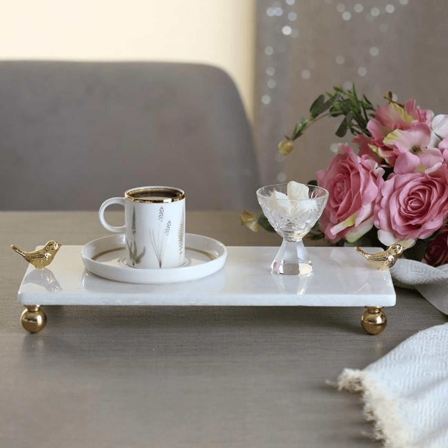 Akayev Mermer Beyaz 30x15 Cm Altın Ayak Kuş Sunum Tabağı