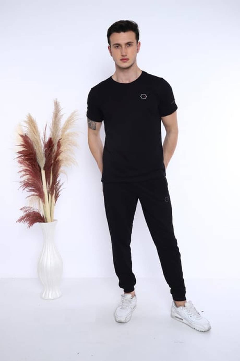طقم تي شيرت رياضي رجالي من Escetic Black ذو قصة عادية مصنوع من القطن USA Pique قابل للتنفس 0796