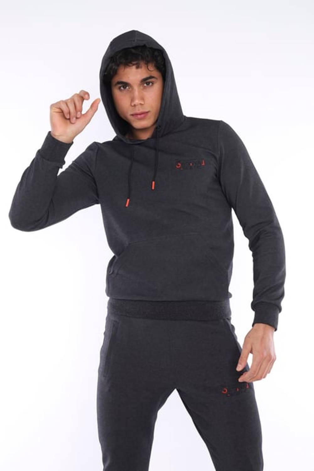 بدلة رياضية رياضية ضيقة بغطاء للرأس ومطبوعة من القطن قابلة للتنفس باللون الأسود والرمادي للرجال من Escetic A3043