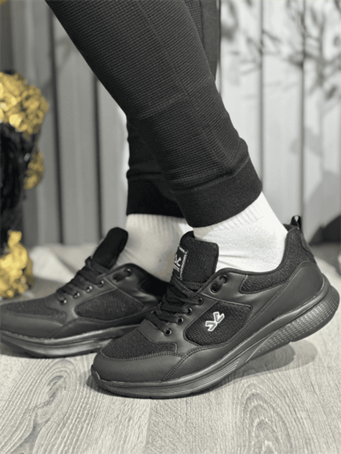 حذاء رياضي رجالي خفيف من إيسكيتك بحالة سوداء، تصميم أنوراك، يضمن راحة المشي مع كفاءة تهوية ومقاومة للتآكل والأحمال