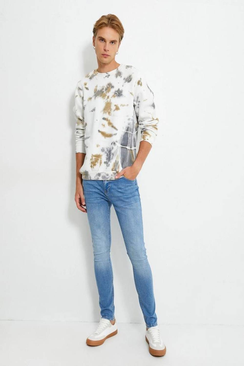 Джинсы Koton Super Skinny Fit Justin Jean - короткая модель, низкая талия, эластичный деним, индиго цвет. Стильный и удобный выбор для повседневного ношения