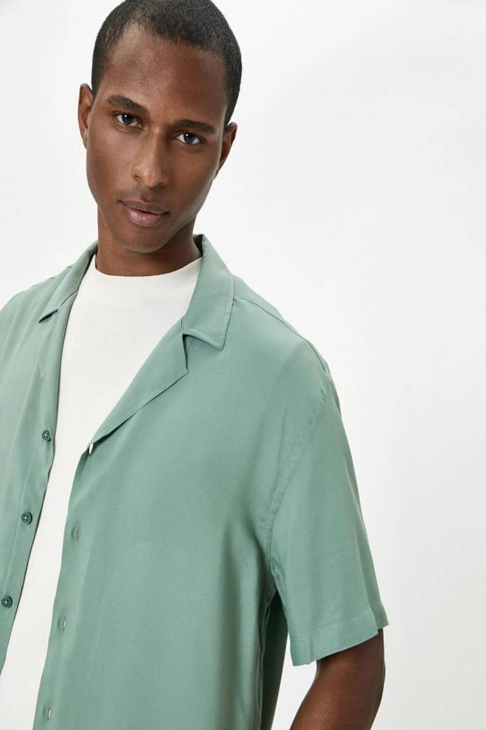 Koton Yazlık Gömlek Kısa Kollu Devrik Yaka Düğmeli Viskon Kumaş