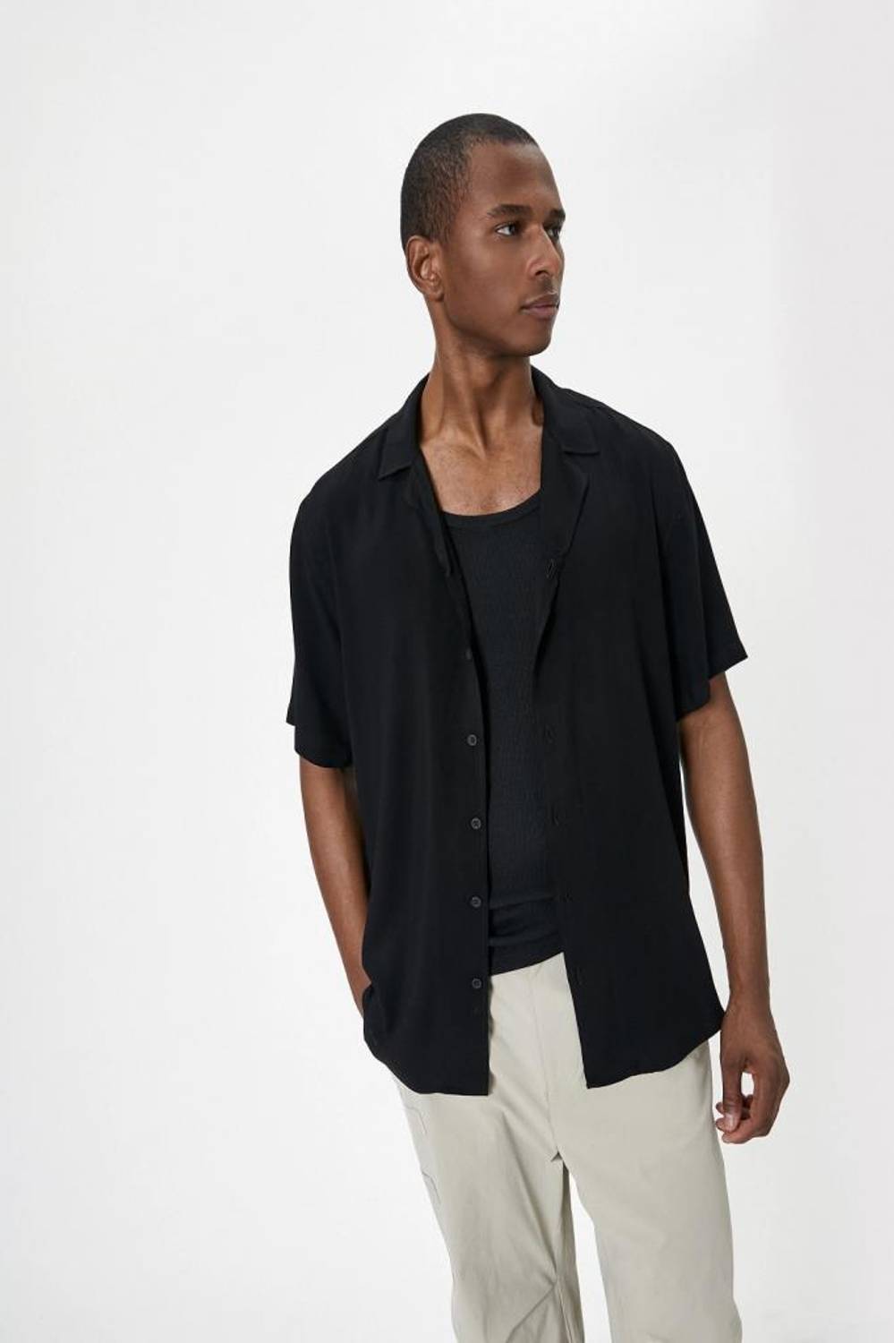 Koton Yazlık Gömlek Kısa Kollu Devrik Yaka Düğmeli Viskon Kumaş