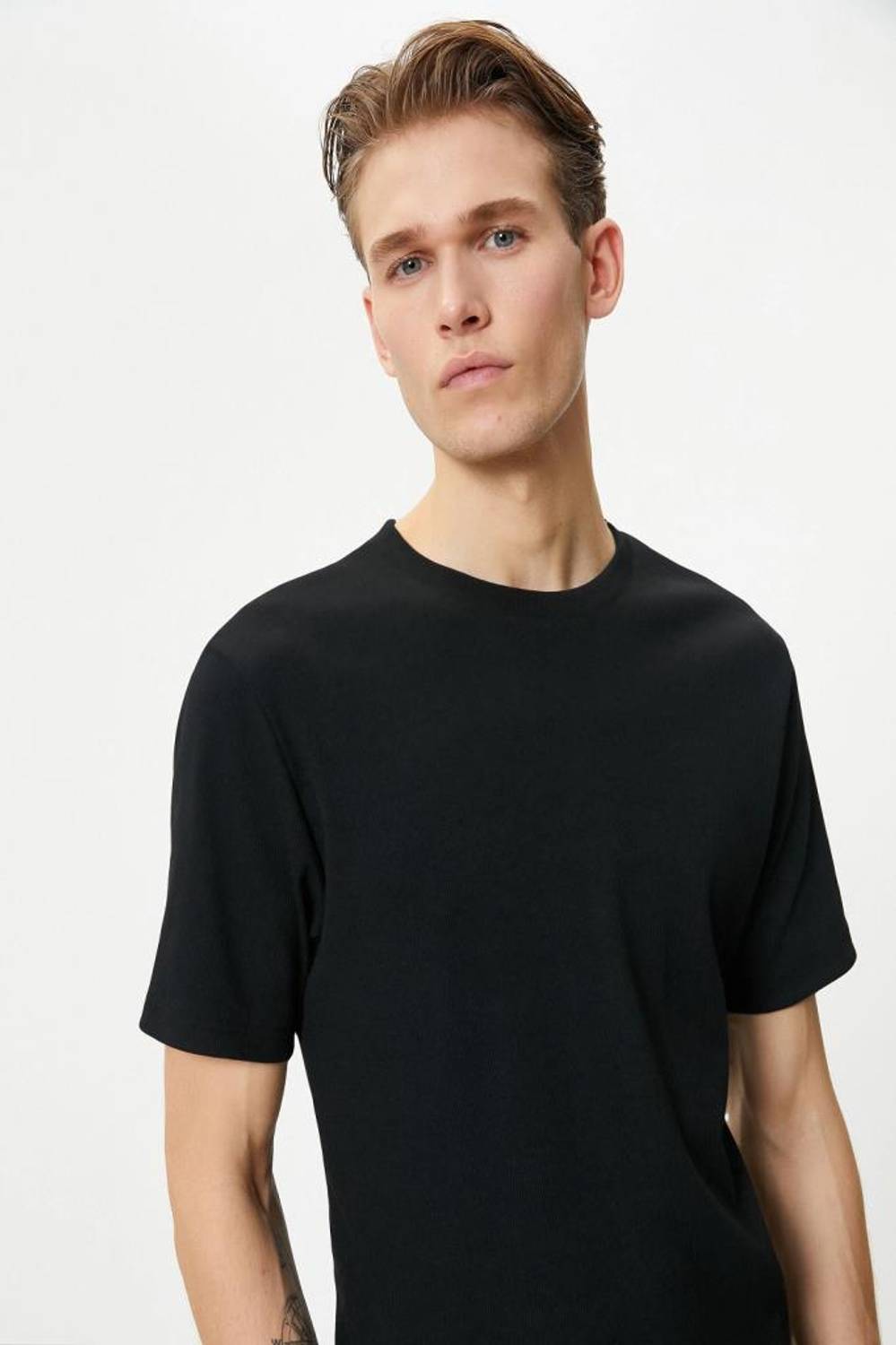 Men's Ribbed Crew Neck Short Sleeve T-shirt in Black - 96% Cotton, Casual Fit
