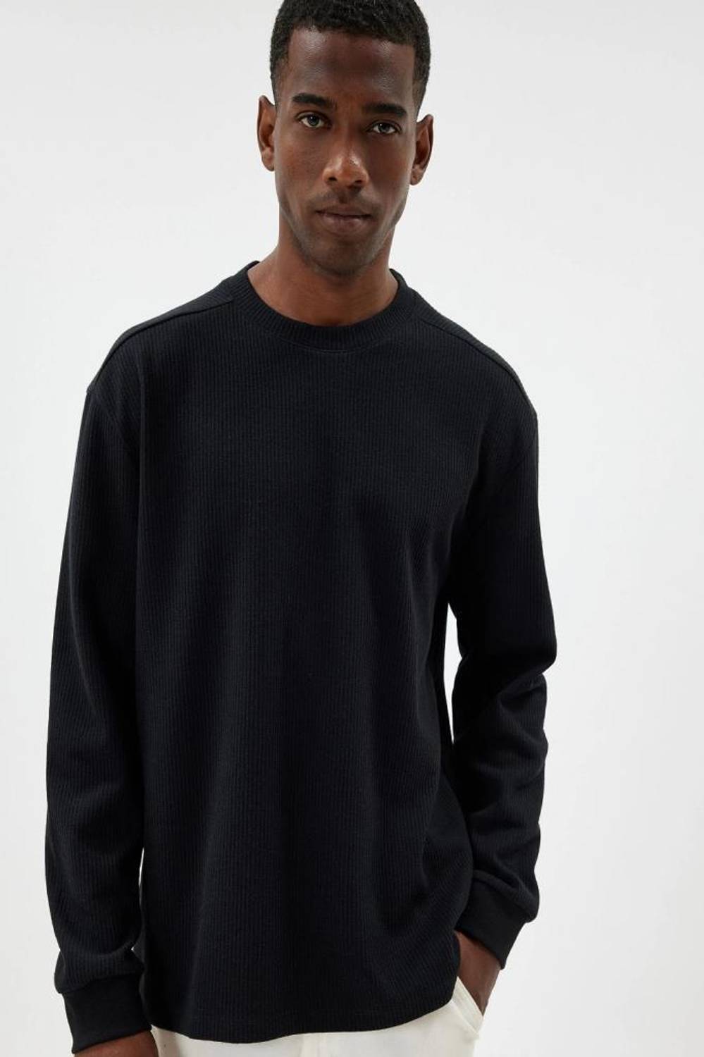 Оверсайз свитер Koton с воротом-лодочкой, текстурой, швами и составом из хлопка, идеален для любого образа