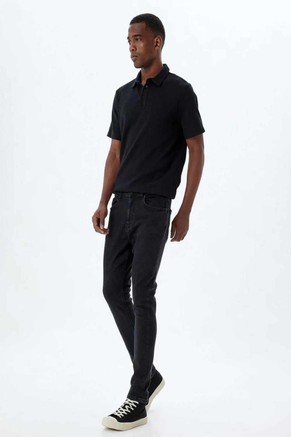 جينز ضيق بساقٍ منخفض - جينز جاستين من كوتون في اللون الأسود