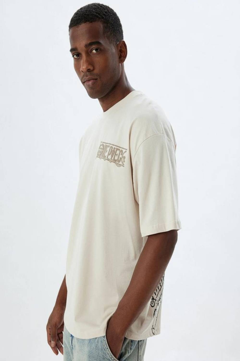 تيشرت كوتون قصير الأكمام بياقة دائرية قطنية مرخصة ون بيس باللون البيج