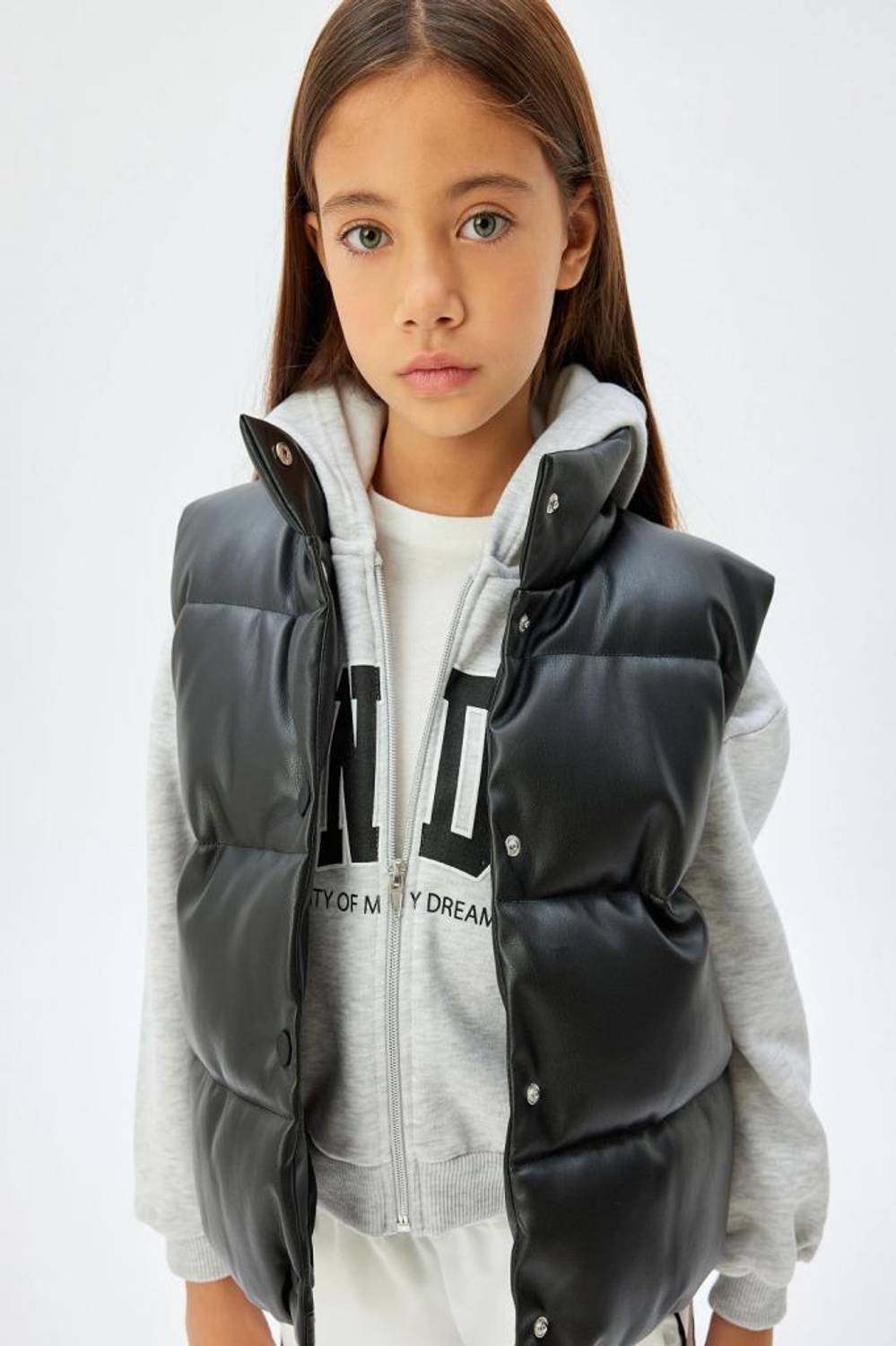 Дитяча утеплена жилетка Koton з водонепроникного шкірозамінника, зі стійким коміром, кнопками, різні розміри, чорний колір