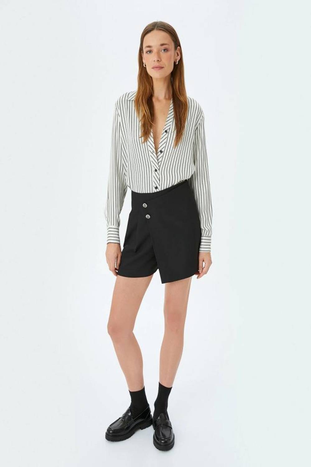 Класична сорочка з візкози Koton, з довгим рукавом та смужками, чорного кольору, ідеально підходить для офісу