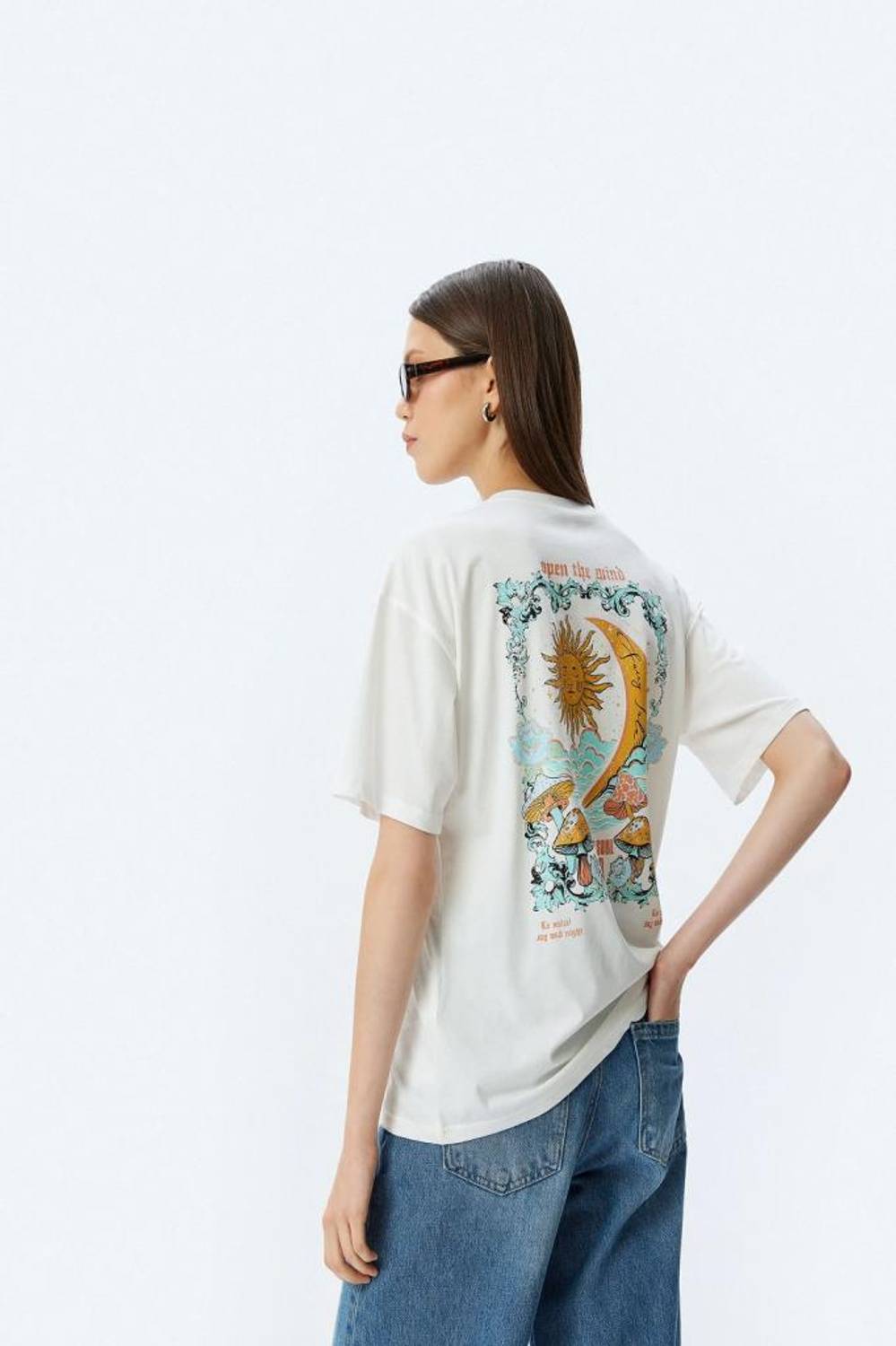 Koton Oversize Arkası Mistik Baskılı Bisiklet Yaka Kısa Kollu Tişört