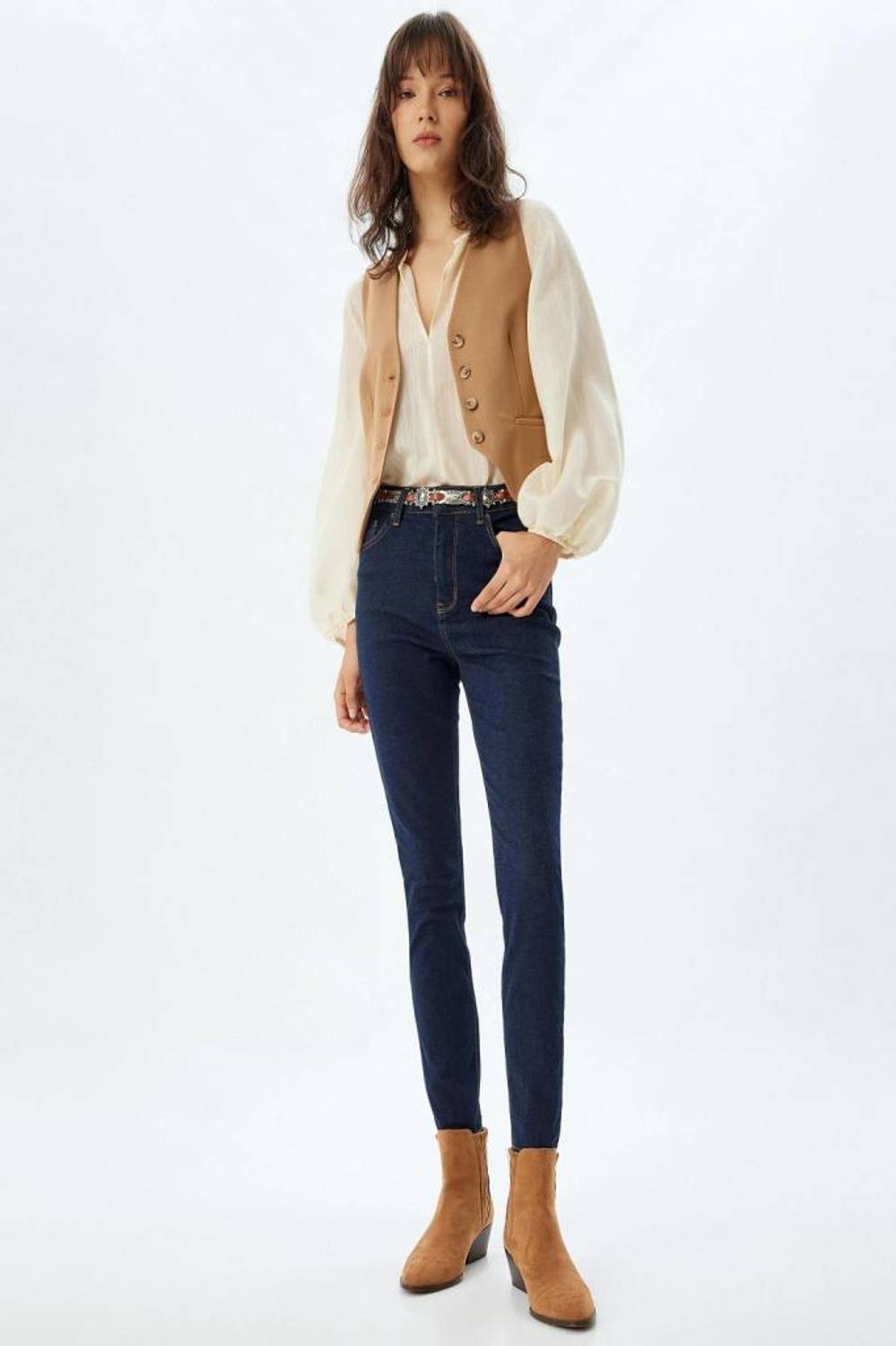 بنطلون جينز عالي الخصر ضيق مزود بأزرار - موديل بوش أب ضيق لإطلالة مثالية مع مزيج من القطن والإيلاستين