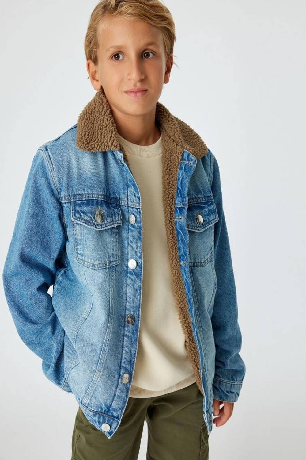 Koton Erkek Çocuk Kot Ceket Peluş Detaylı Kapaklı Cepli Pamuklu Uzun Kollu