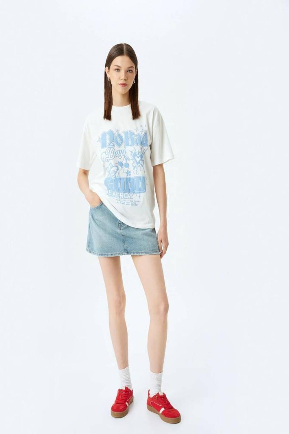 Футболка с коротким рукавом и принтом, легкая хлопковая, отличное сочетание с джинсами и юбками, доступна в размерах S, M, L, XL, XS, цвет экрю