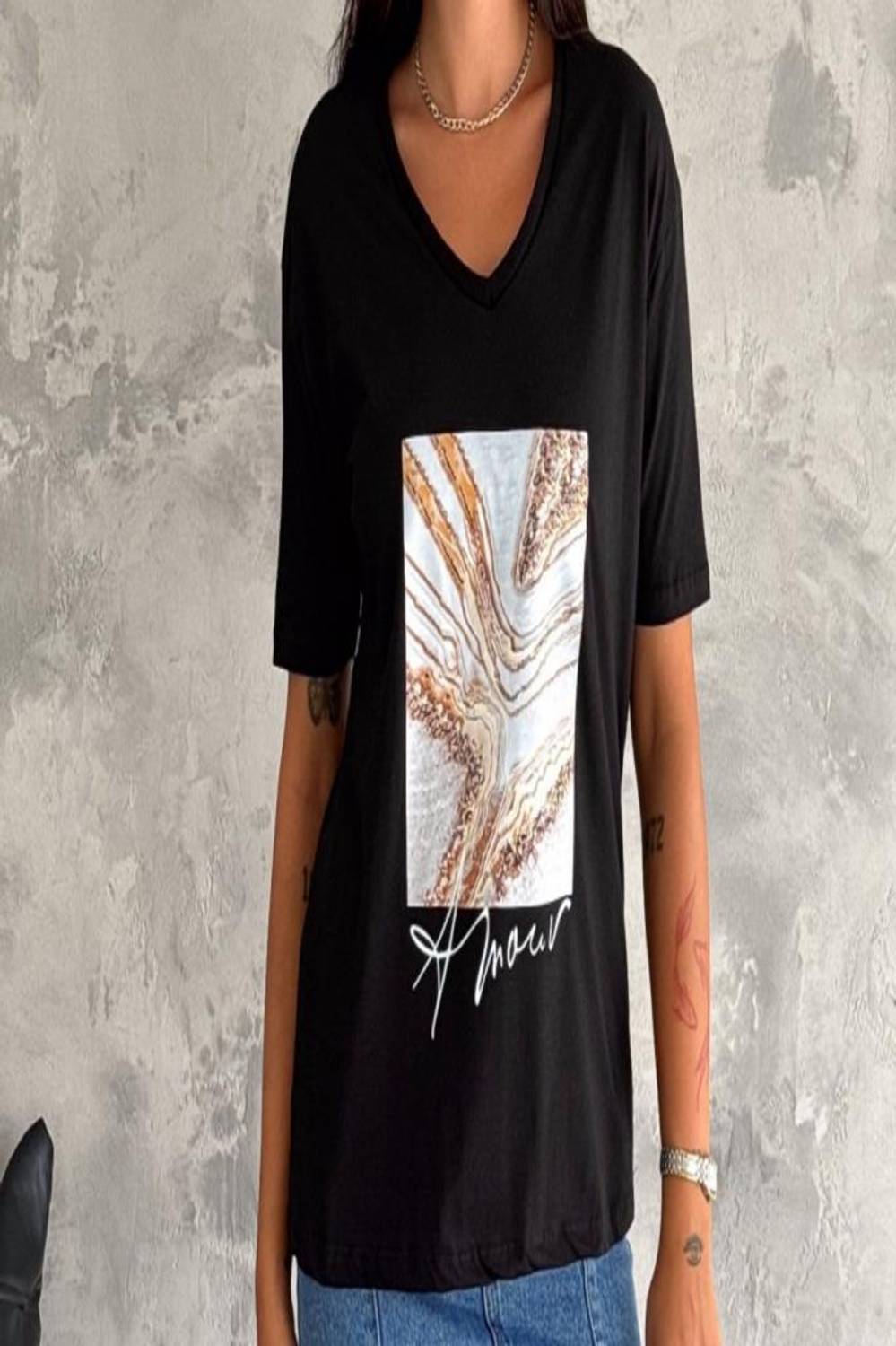 Hipatu Amour V Yaka Tişört