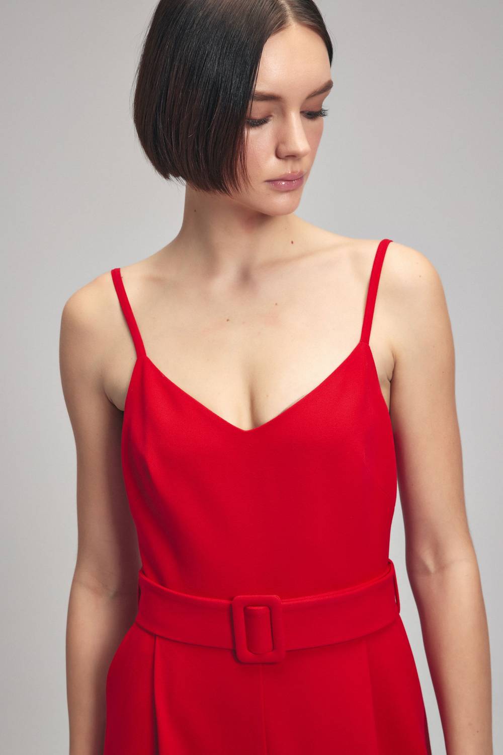 Червоний комбінезон з V-подібним вирізом, середня талія, широкий крій, з екошкіри, ідеальний для офісу, розміри L і XXL