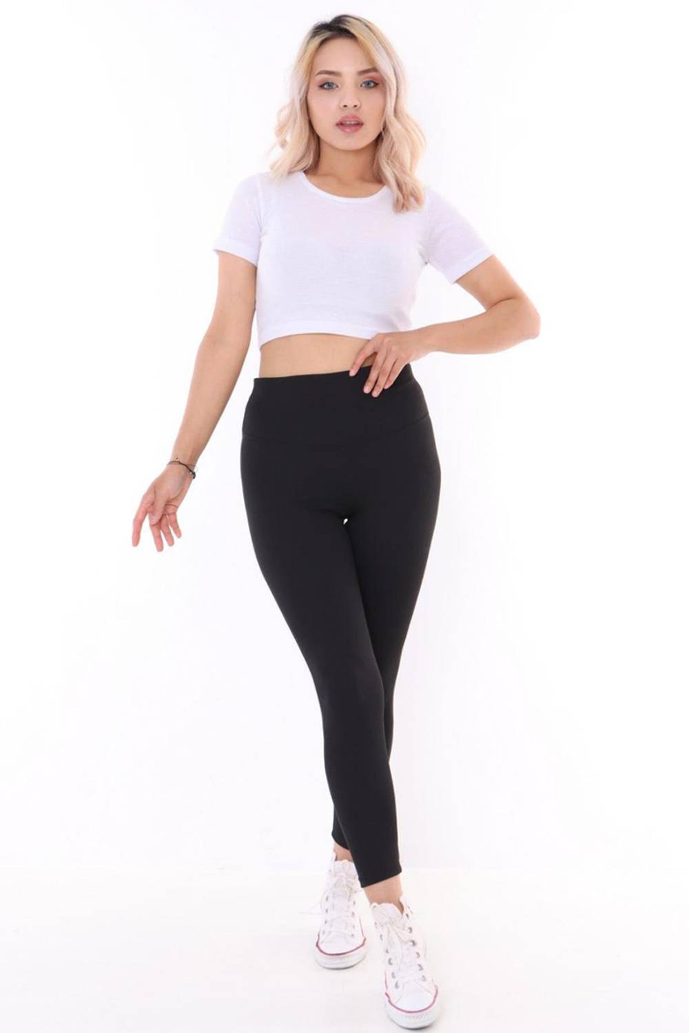 تسريحات عالية الخصر للنساء، مصممة بتقنية مرنة لدعم الجسم وإبراز القوام، مثالية للتمارين والملابس اليومية