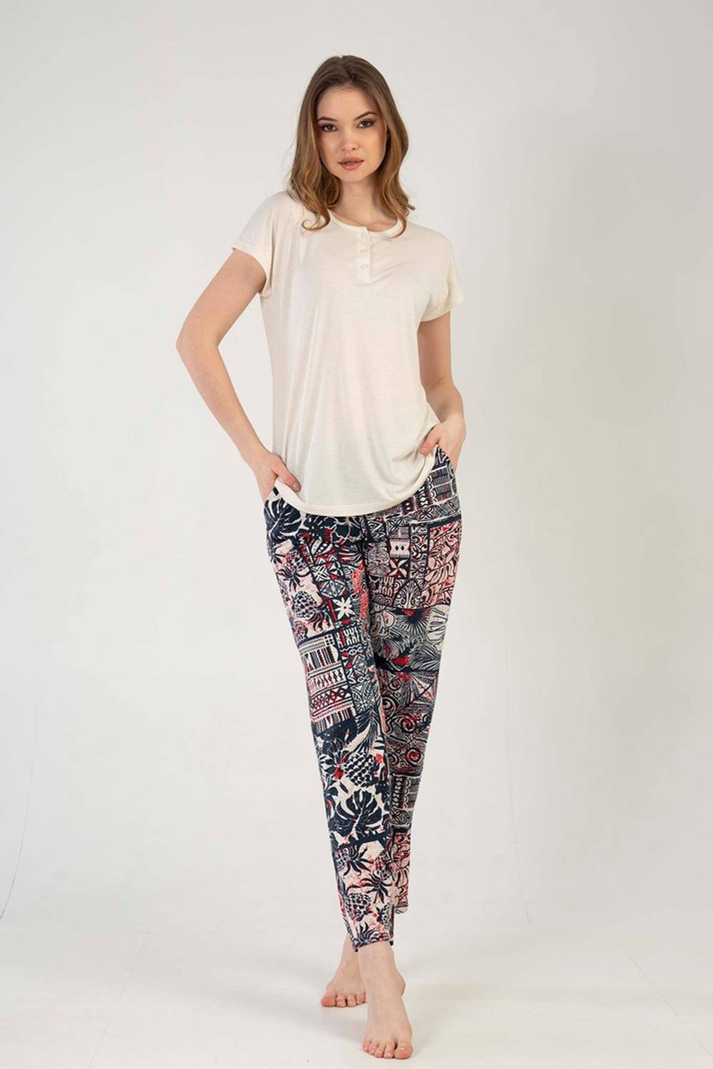 Женский короткий пижамный комплект с пуговицами, комфортный и стильный, 80% вискоза, 20% полиэстер, доступен в размерах S, M, L