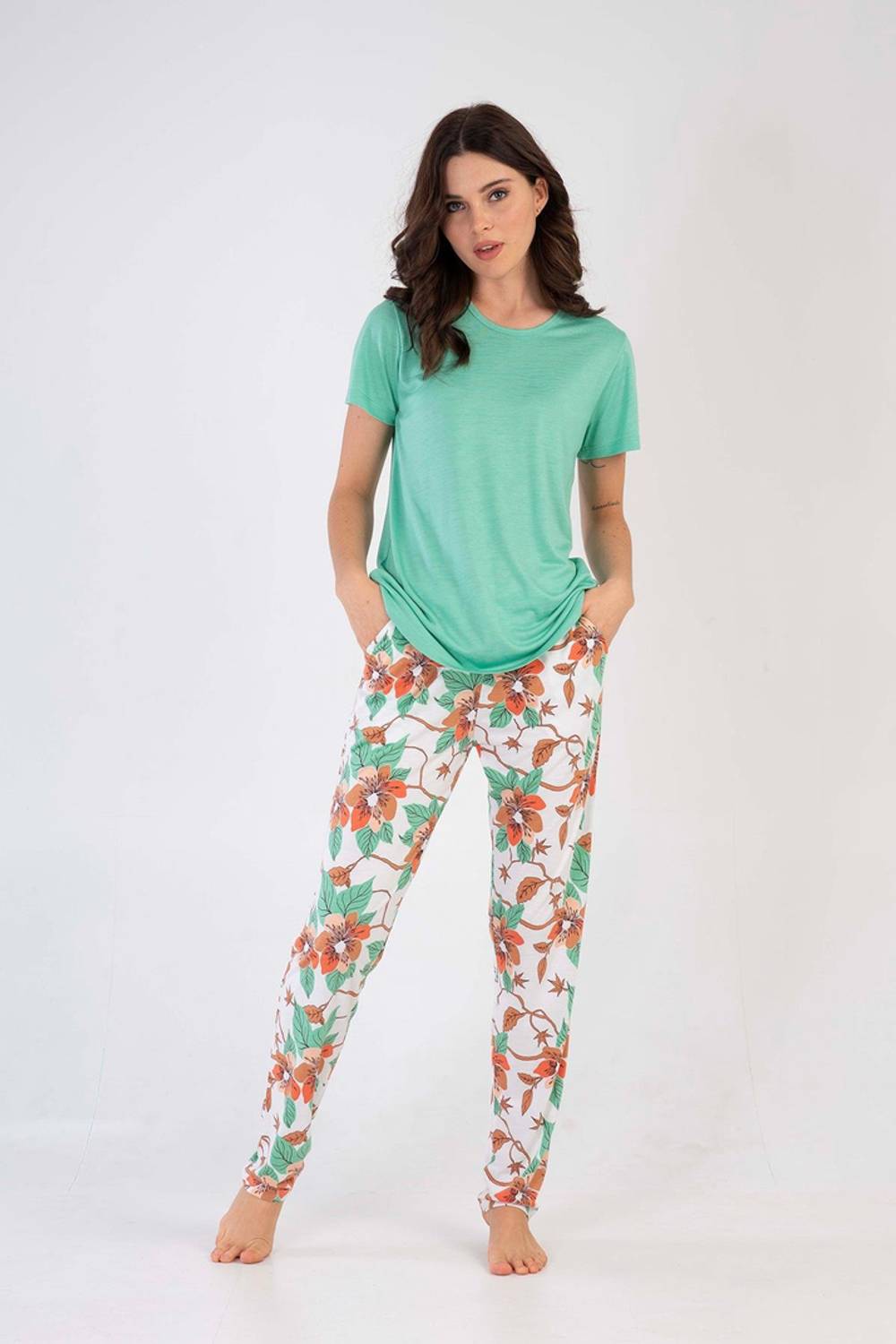 Женский комплект пижамы с коротким рукавом, круглым вырезом и длинными штанами от Kompedan, 80% вискозы, 20% полиэстера, размер M