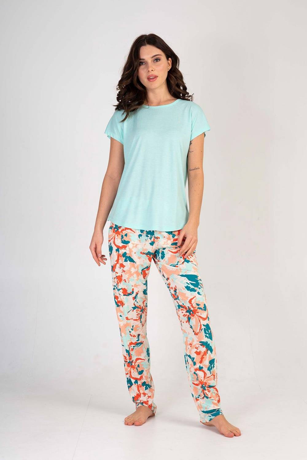 Короткий жіночий піжамний комплект з велосипедним вирізом і коротким рукавом, комфортний, 80% віскозу, 20% поліестеру