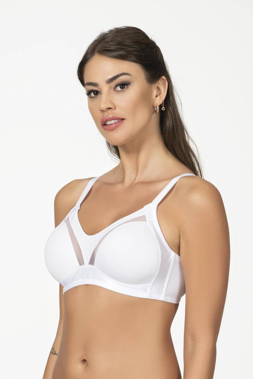 صدرية مقلصة مع تفاصيل شفافة وحمالات سميكة بدون دعامة باللون الأبيض 706، مصممة للراحة والدعم مع أقمشة ناعمة ومريحة