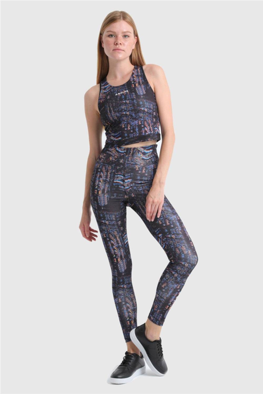 تسوقي طيّات الساق المريحة للنساء بألوان نابضة، مقاسات متنوعة S، M، XL من علامة Underwear