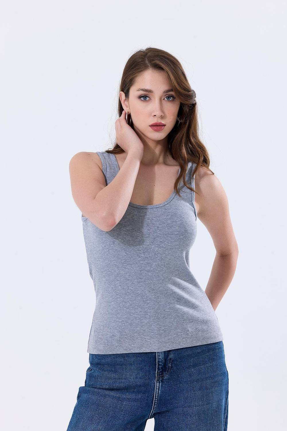 قميص أساسي ناعم للغاية | رمادي مائل إلى الأسود بحجم L, M, XL, XXL