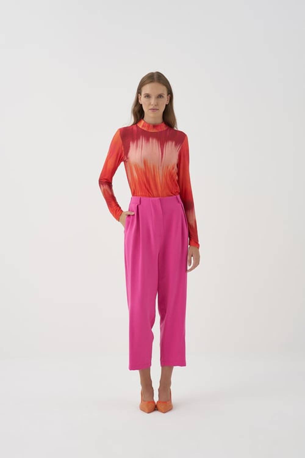 Жіночий светр з батик-візерунком Niqozza, осінь-зима, розміри 36-42, довжина 65 см, стильний і комфортний для будь-якого образу