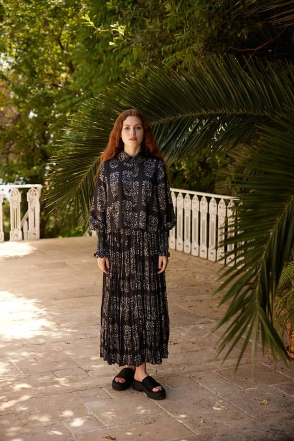 LİNEAR ETEKLİ TAKIM SİYAH