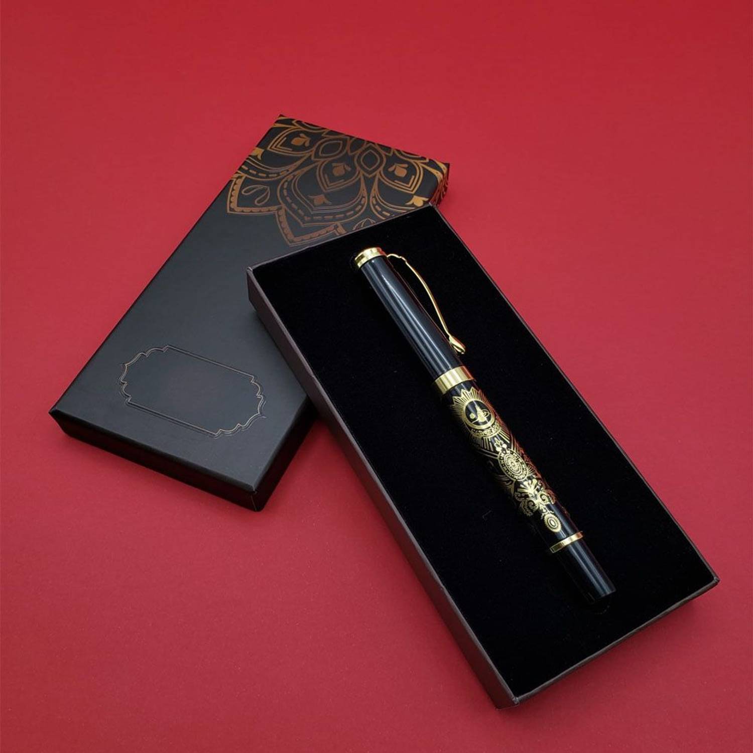 قلم عثماني بألوان خشبية مع صندوق أنيق وقابل للتخصيص، هدية ذات معنى تبرز جودة التصميم والمادة