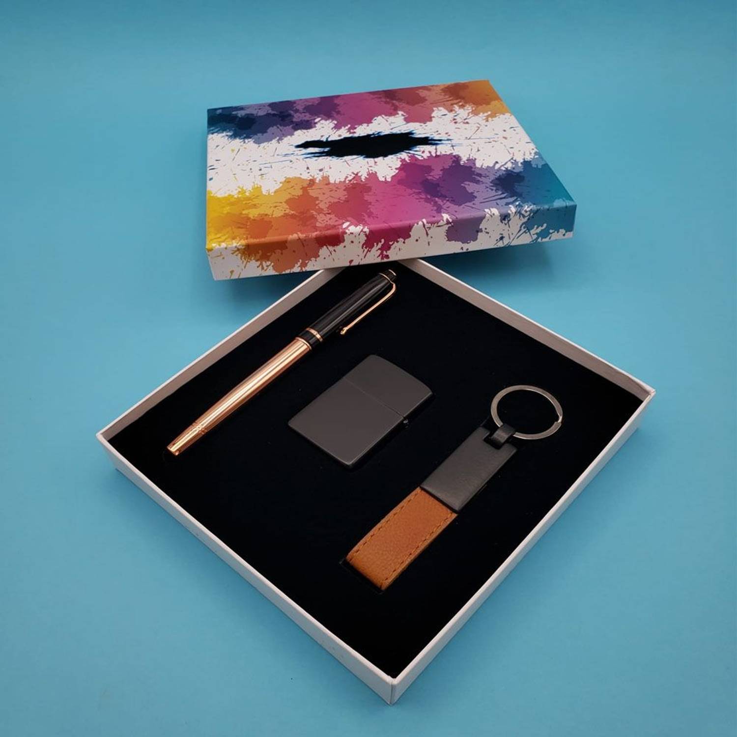 Ключница с зажигалкой и ручкой-роллер из качественных материалов с металлическими и кожаными элементами