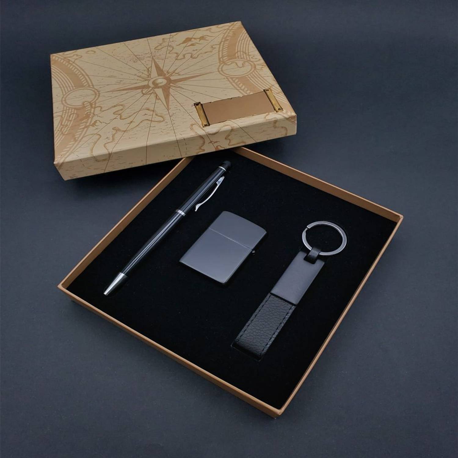 Набор из трех предметов: ключница, зажигалка и ручка с сенсорным экраном, качественные материалы, стильный и удобный аксессуар