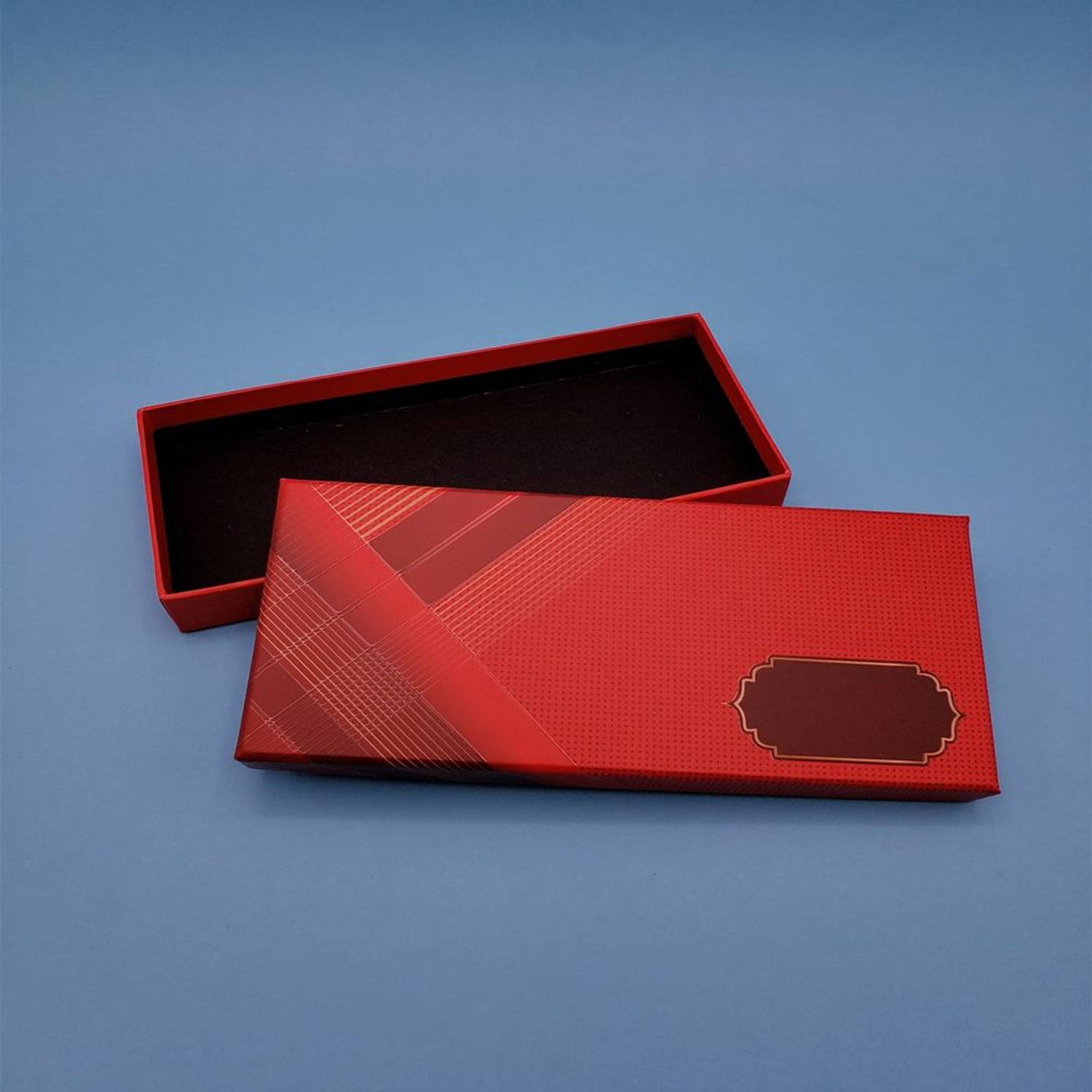 Красный пенал для карандашей из качественного картона, стильный дизайн, размеры 17 см x 7,5 см x 2,3 см