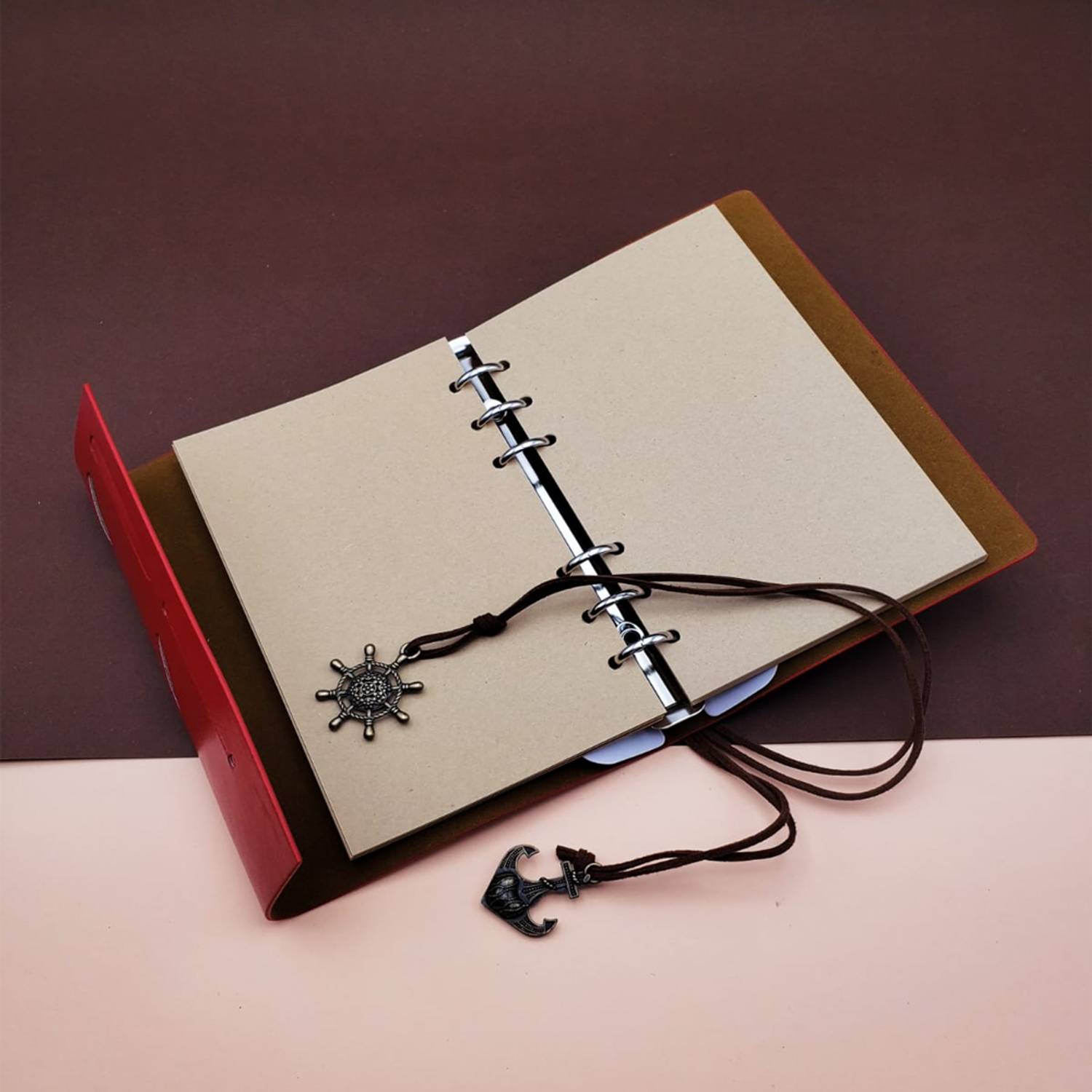 Кожаний блокнот з дизайном компаса для важливих моментів та спогадів у житті