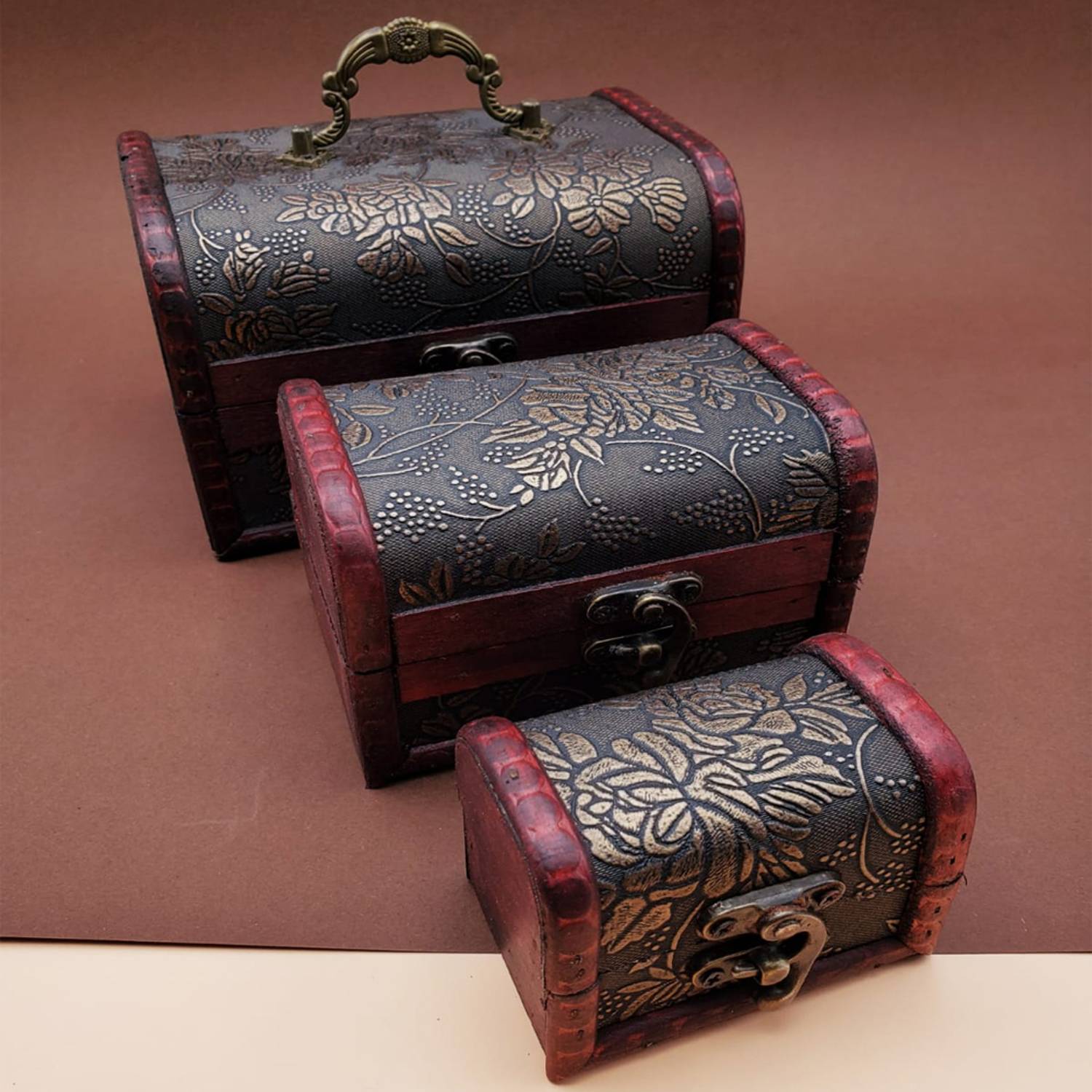 3-х деревянный кожаный сундук с узорами, винтажный дизайн, в наборе 3 размера: большой 10,5x15,5x5,5 см, средний 8x12x4 см, маленький 5,5x8x2,5 см