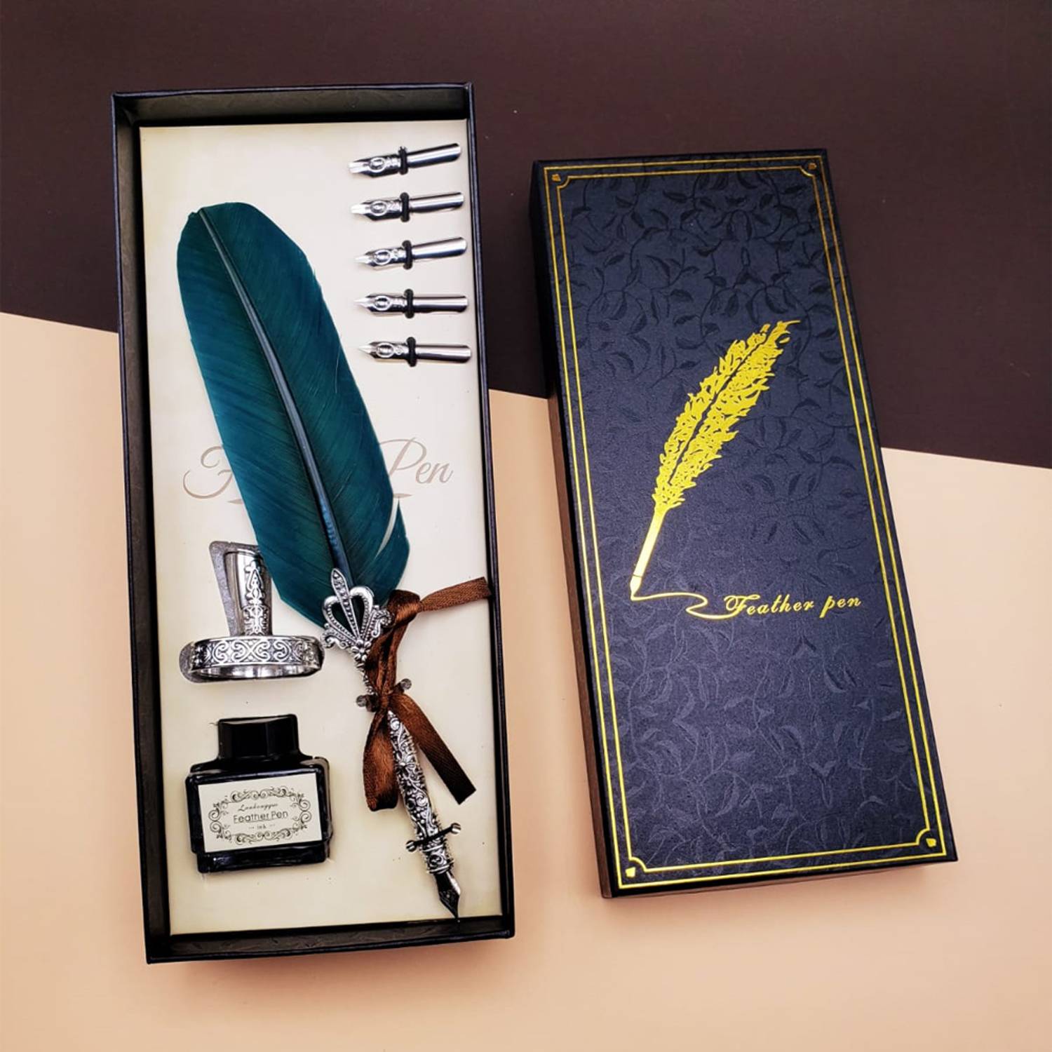 Набір ручок з пір'ям для столу в стильному подарунковому оформленні з 5 різними пишучими насадками та підставкою для письмового приладдя