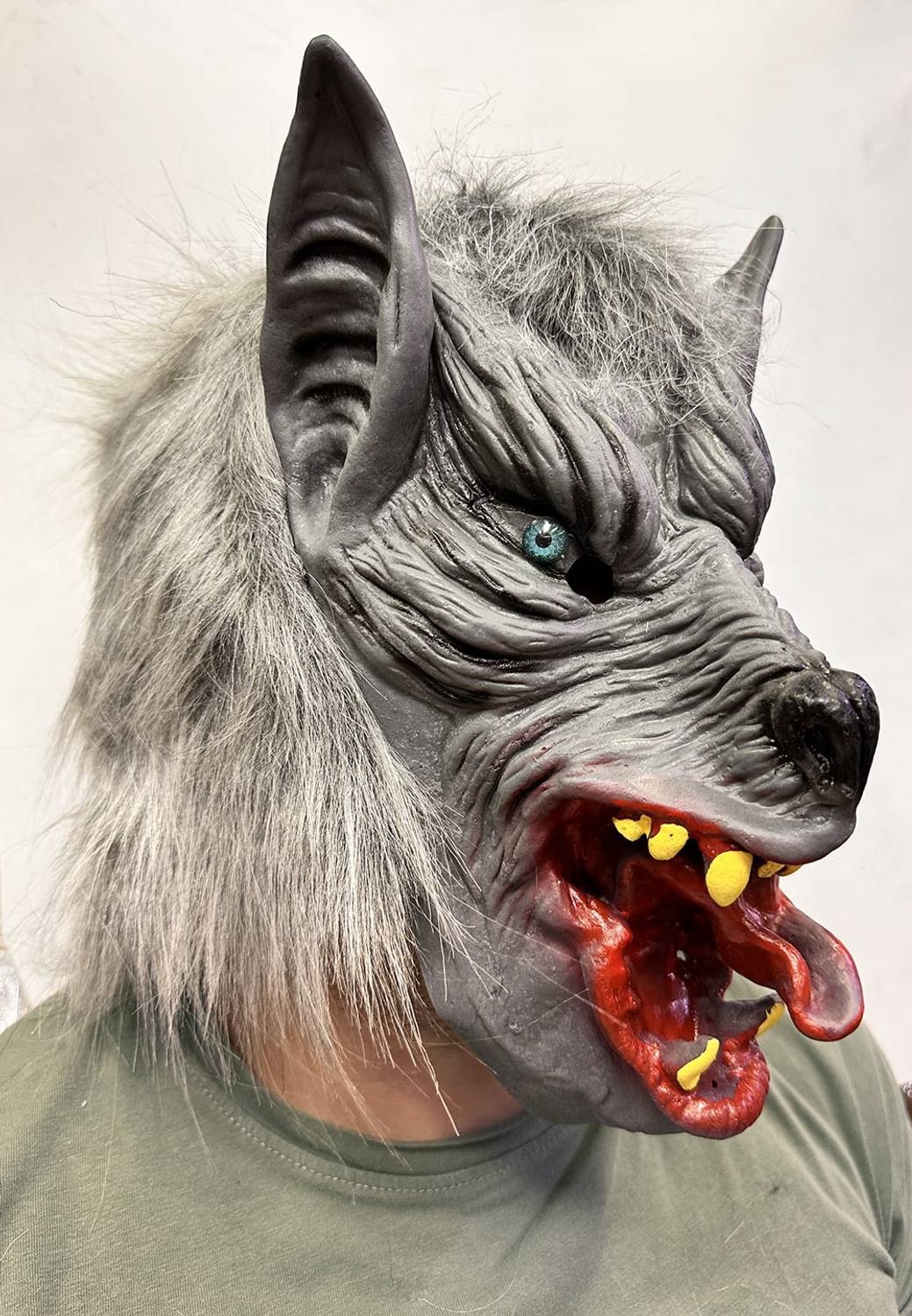 قناع ذئب لاتكس أزرق العينين بتصميم واقعي يناسب الرأس لمناسبات الكوسبلاي والحفلات