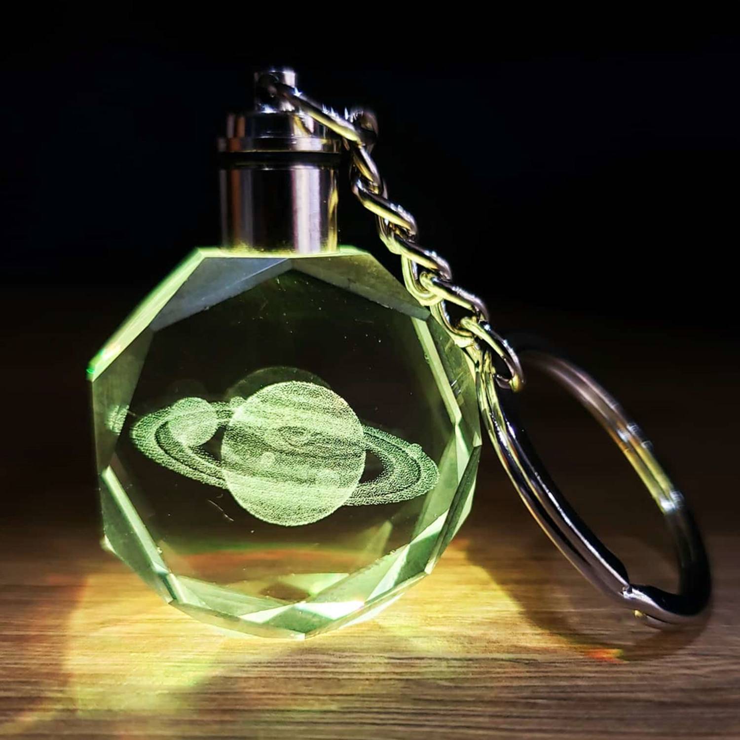 Satürn Gezegen Tasarım Işıklı Anahtarlık