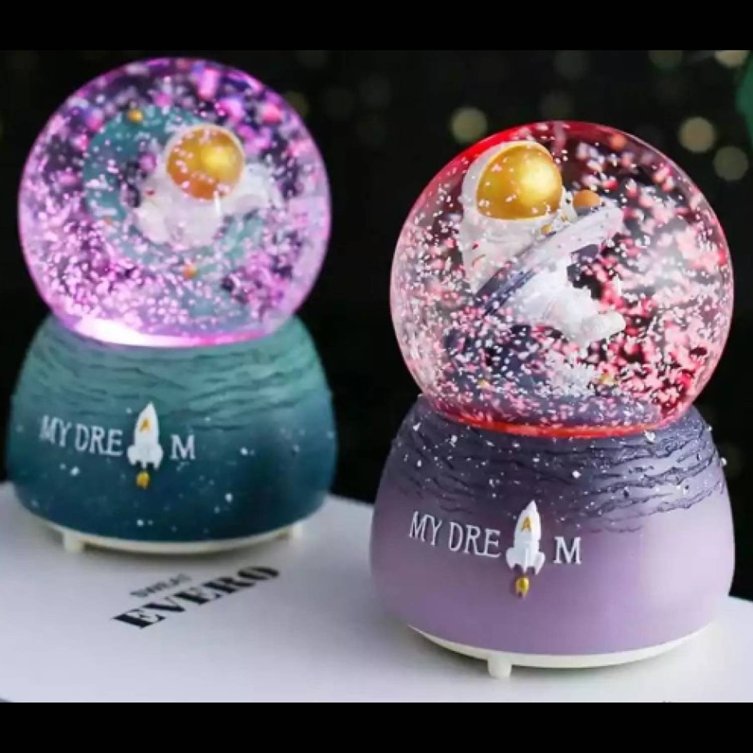 Astronot Kar Küresi Büyük Boy WY20P23