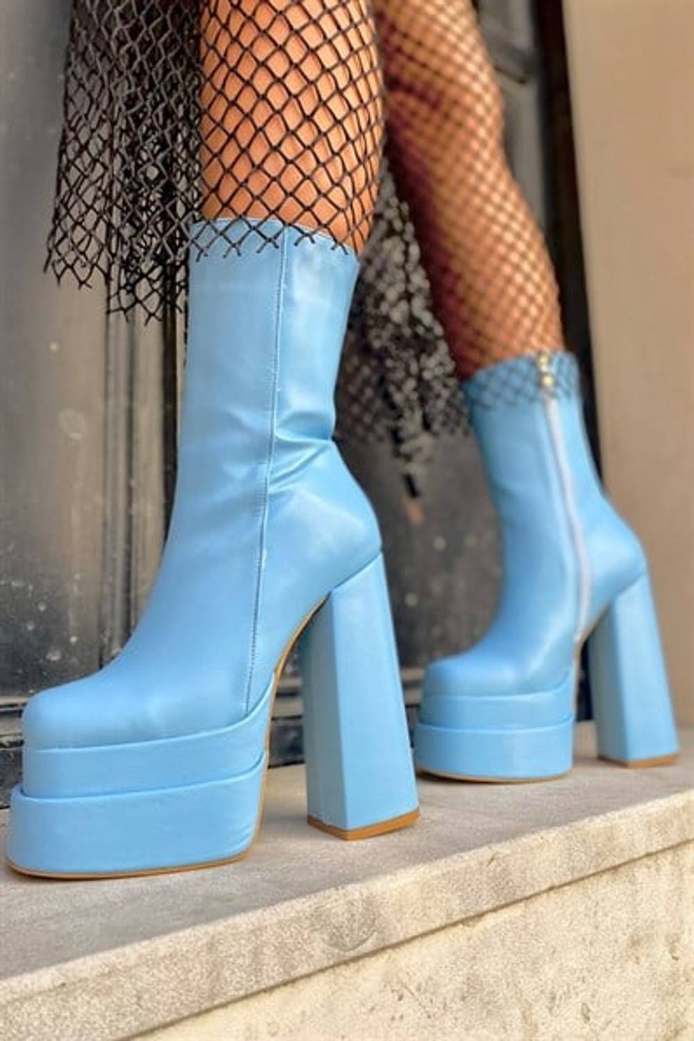 حذاء باربي بيبي أزرق بكعب سميك ونعل سميك