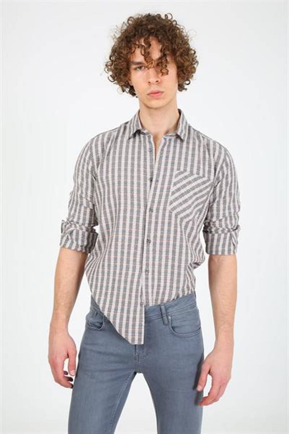 Чоловіча сорочка Eg 1839 Бежевого кольору з 60% бавовни та 40% поліестеру, доступна в розмірах S, M, L, XL, XXL