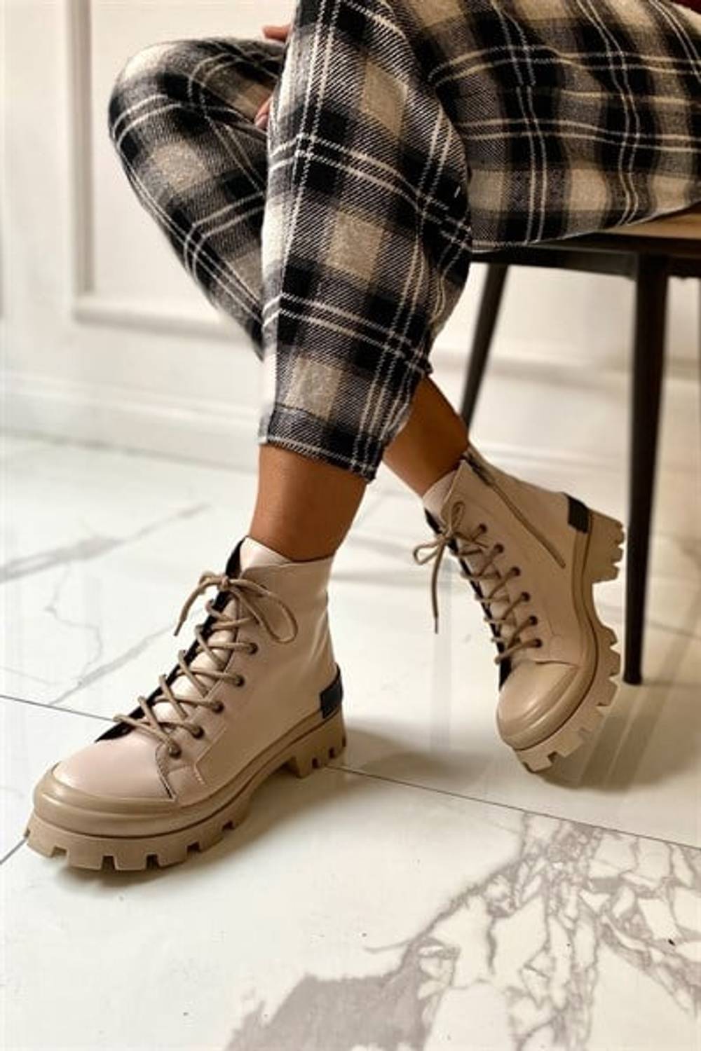 Dakka Nude Bağcıklı Kadın Postal Bot