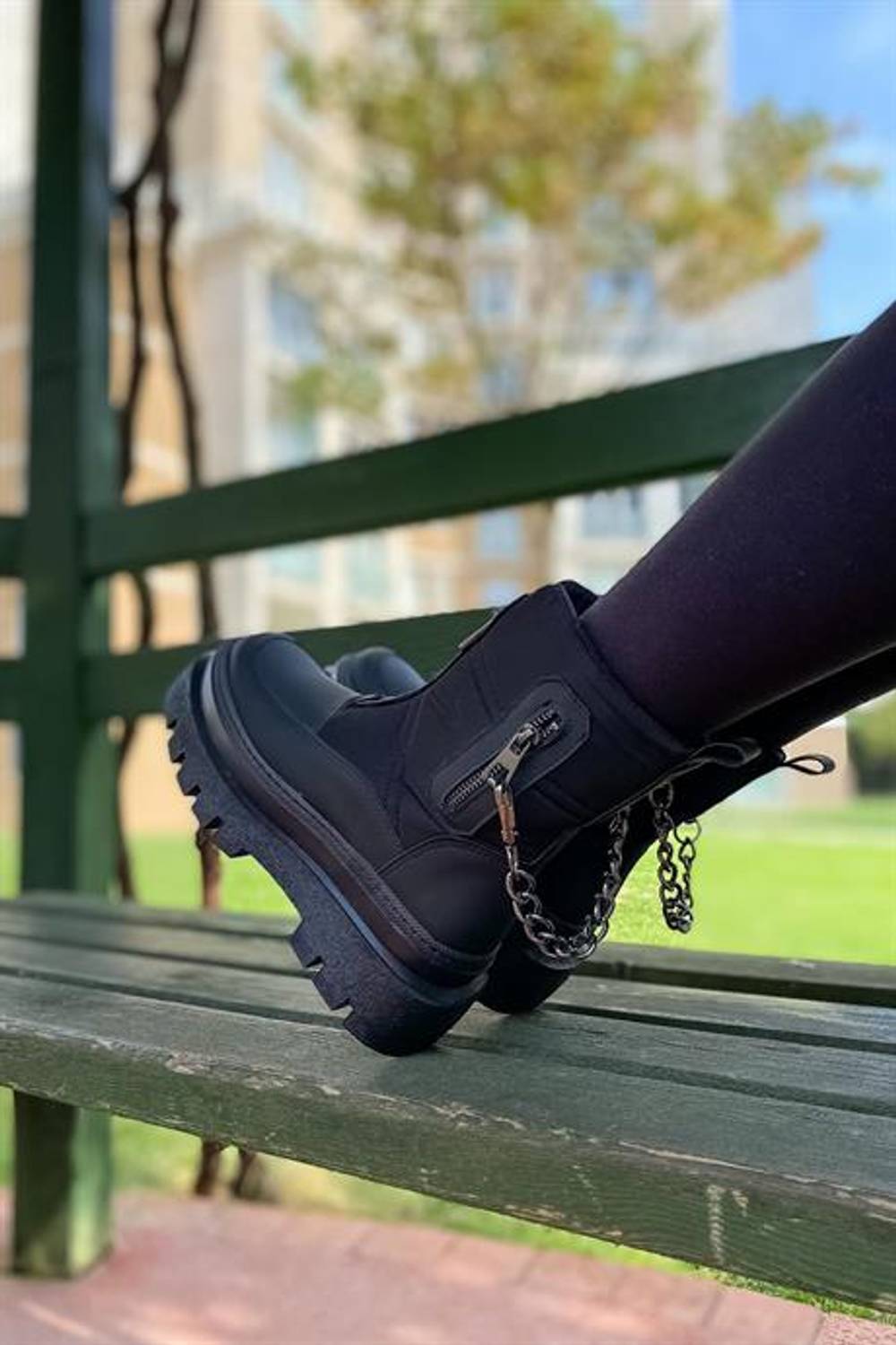 Siggy Siyah Zincir Detaylı Kadın Bot